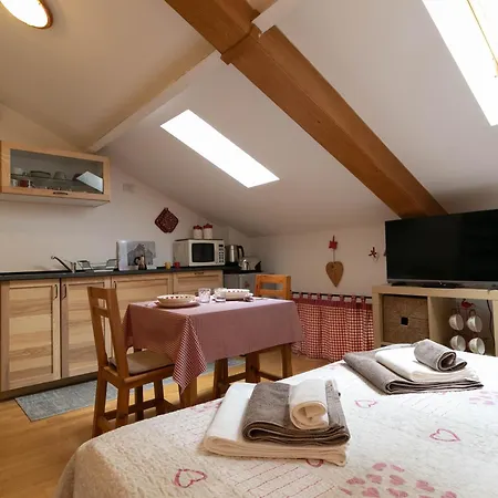 Apartment Mansarda Dei Cuori A *